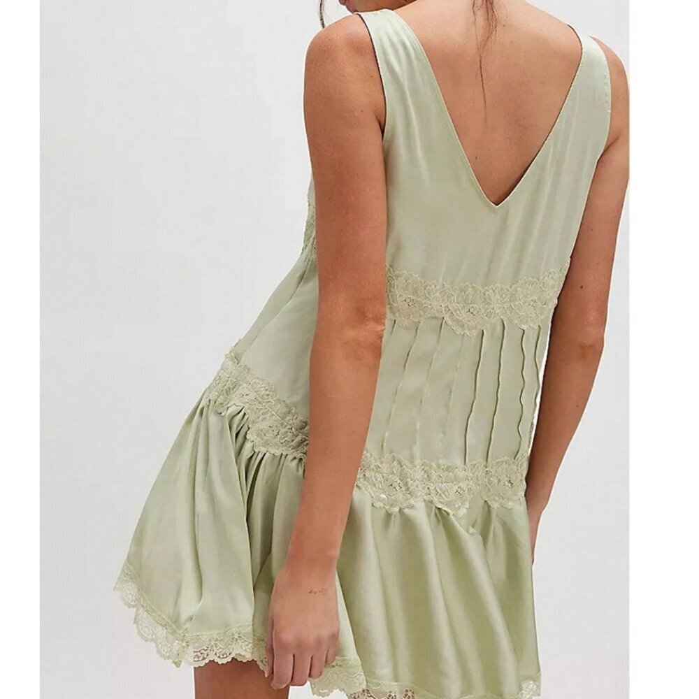 Green Elegant Women's Y2k Lace satin Mini dress - Picture 2 of 6